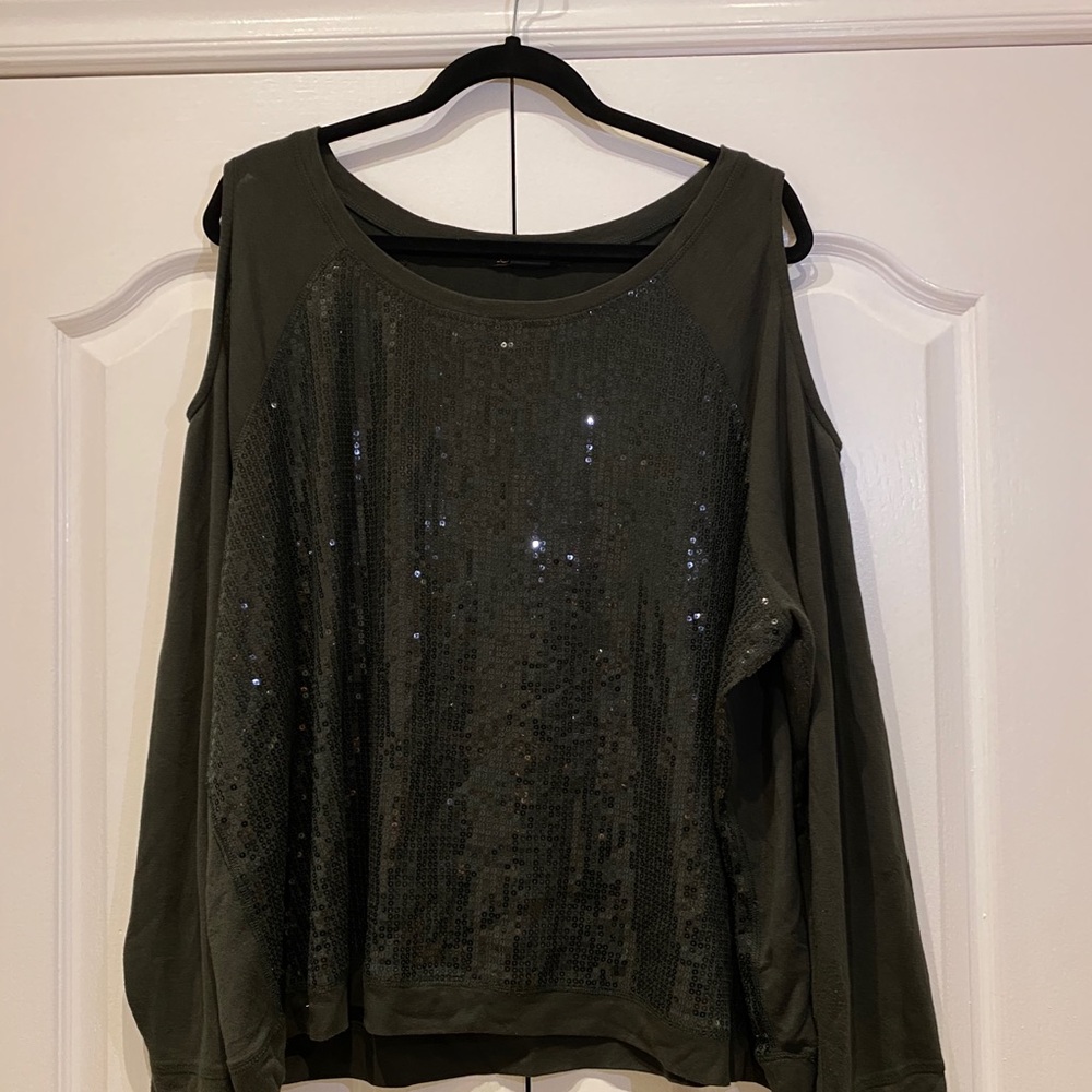 LOVE & LEGEND Cold Shoulder Top